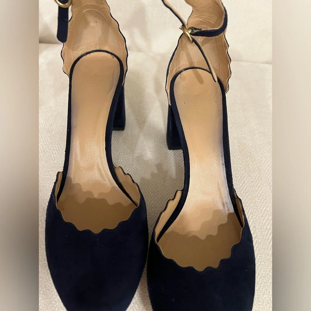 Chloé Navy Scalloped Suede Block Heel Pump